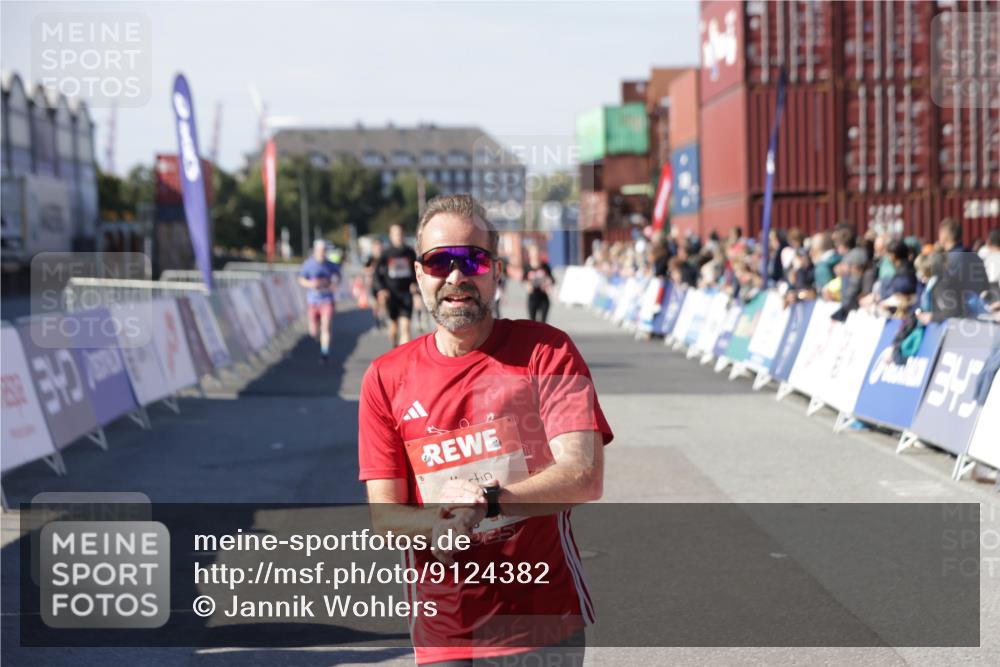 03.10.2025 - Köhlbrandbrückenlauf Jannik Wohlers http://msf.ph/oto/9124382 03.10.2025 13:06:16 Ziel 4504, 4635, 4738, 6222, 6224, 6323, 6356, 6850 meine-sportfotos.de