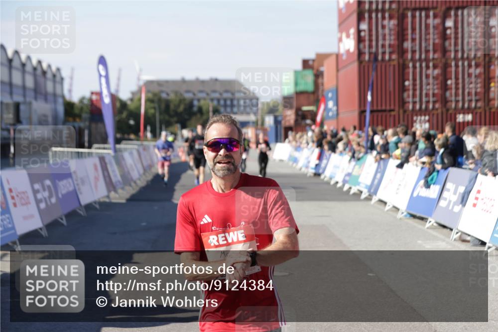 03.10.2025 - Köhlbrandbrückenlauf Jannik Wohlers http://msf.ph/oto/9124384 03.10.2025 13:06:16 Ziel 4504, 4635, 4738, 6222, 6224, 6323, 6356, 6850 meine-sportfotos.de