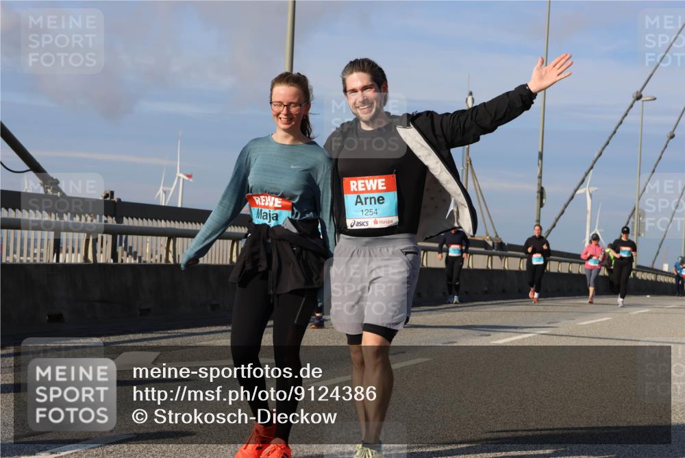 03.10.2025 - Köhlbrandbrückenlauf Strokosch-Dieckow http://msf.ph/oto/9124386 03.10.2025 10:04:48 Position 2 1254 meine-sportfotos.de