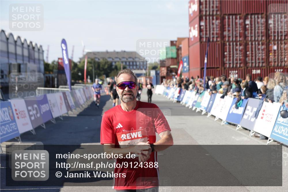 03.10.2025 - Köhlbrandbrückenlauf Jannik Wohlers http://msf.ph/oto/9124388 03.10.2025 13:06:16 Ziel 4504, 4635, 4738, 6222, 6224, 6323, 6356, 6850 meine-sportfotos.de
