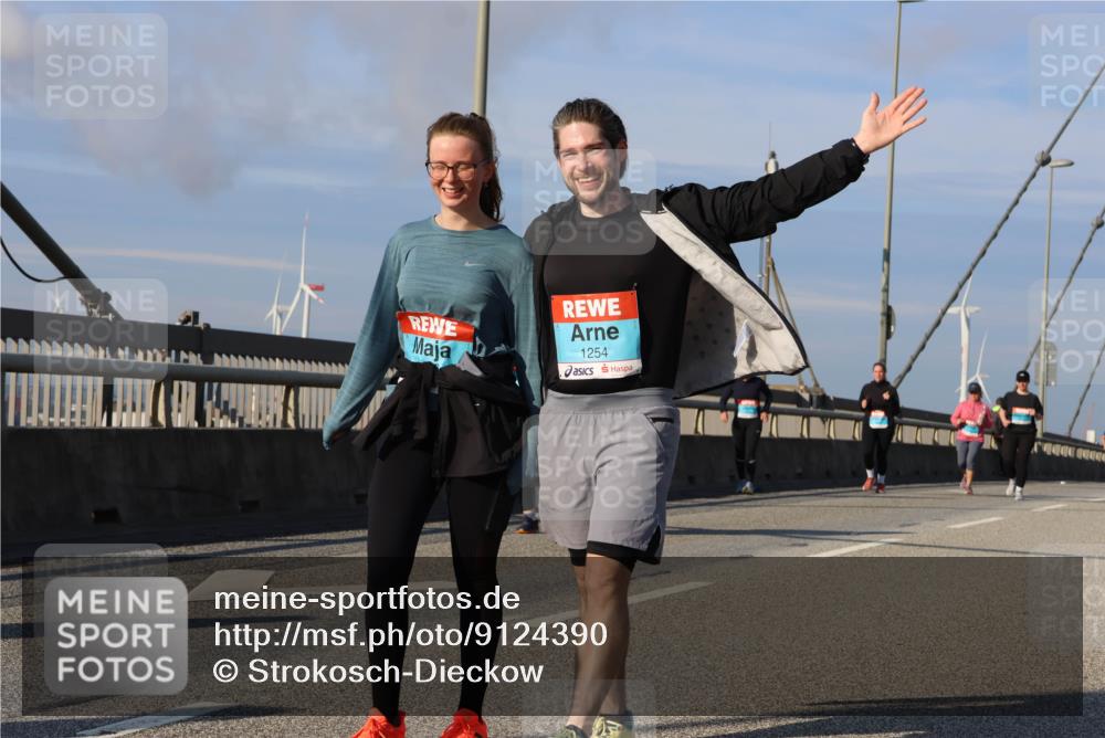 03.10.2025 - Köhlbrandbrückenlauf Strokosch-Dieckow http://msf.ph/oto/9124390 03.10.2025 10:04:48 Position 2 1254 meine-sportfotos.de