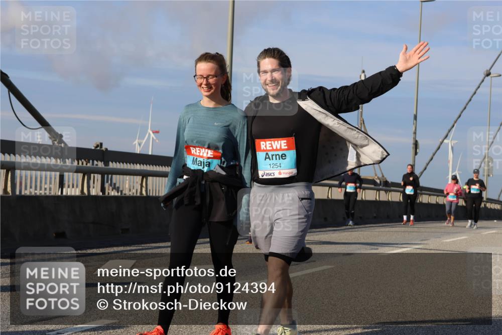 03.10.2025 - Köhlbrandbrückenlauf Strokosch-Dieckow http://msf.ph/oto/9124394 03.10.2025 10:04:48 Position 2 1254 meine-sportfotos.de