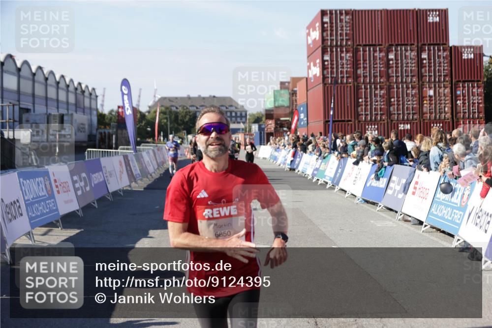 03.10.2025 - Köhlbrandbrückenlauf Jannik Wohlers http://msf.ph/oto/9124395 03.10.2025 13:06:16 Ziel 4504, 4635, 4738, 6222, 6224, 6323, 6356, 6850 meine-sportfotos.de