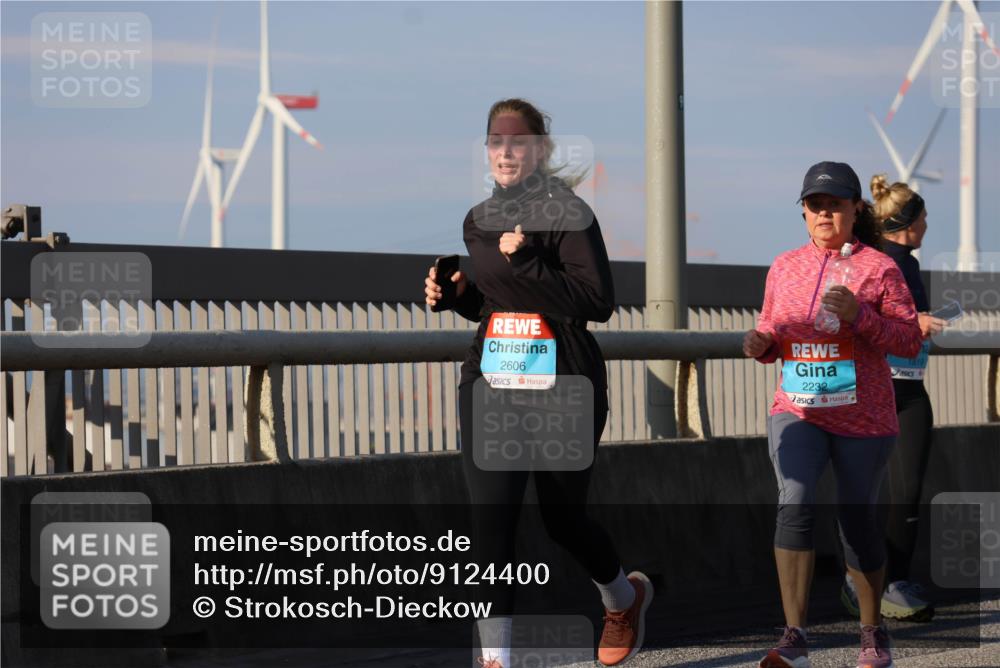 03.10.2025 - Köhlbrandbrückenlauf Strokosch-Dieckow http://msf.ph/oto/9124400 03.10.2025 10:04:54 Position 2 2606, 2232, 1819 meine-sportfotos.de