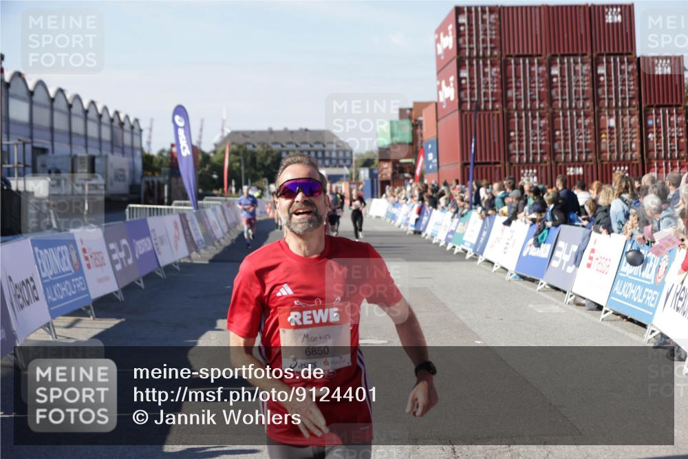 03.10.2025 - Köhlbrandbrückenlauf Jannik Wohlers http://msf.ph/oto/9124401 03.10.2025 13:06:16 Ziel 4504, 4635, 4738, 6222, 6224, 6323, 6356, 6850 meine-sportfotos.de