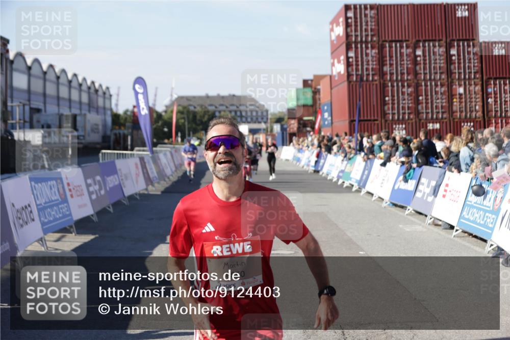 03.10.2025 - Köhlbrandbrückenlauf Jannik Wohlers http://msf.ph/oto/9124403 03.10.2025 13:06:16 Ziel 4504, 4635, 4738, 6222, 6224, 6323, 6356, 6850 meine-sportfotos.de