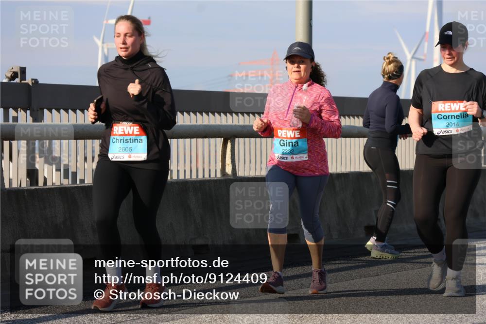 03.10.2025 - Köhlbrandbrückenlauf Strokosch-Dieckow http://msf.ph/oto/9124409 03.10.2025 10:04:55 Position 2 2606, 2232, 2014 meine-sportfotos.de