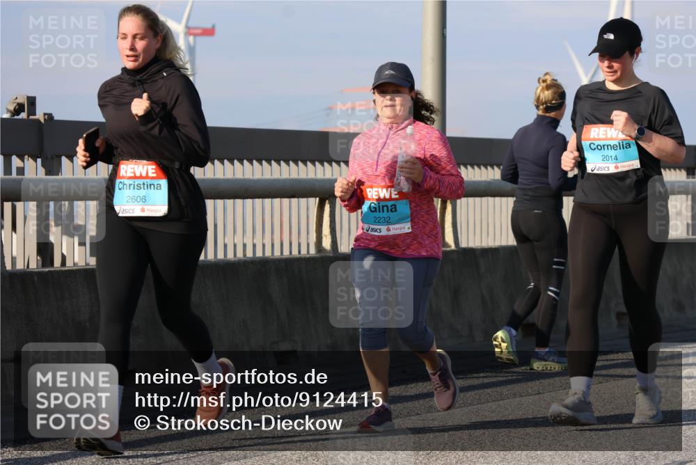 03.10.2025 - Köhlbrandbrückenlauf Strokosch-Dieckow http://msf.ph/oto/9124415 03.10.2025 10:04:55 Position 2 2606, 2232, 2014 meine-sportfotos.de