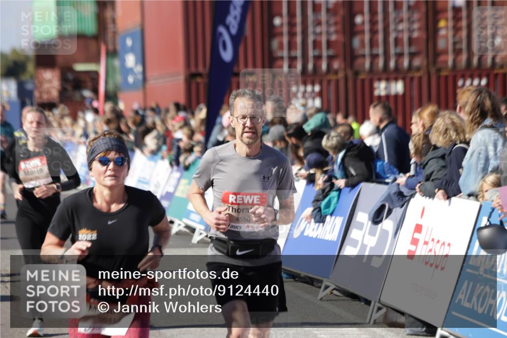 03.10.2025 - Köhlbrandbrückenlauf Jannik Wohlers http://msf.ph/oto/9124440 03.10.2025 13:06:23 Ziel 4124, 4550, 4658, 4659, 5563, 5641, 5970, 6193, 6323, 6850 meine-sportfotos.de