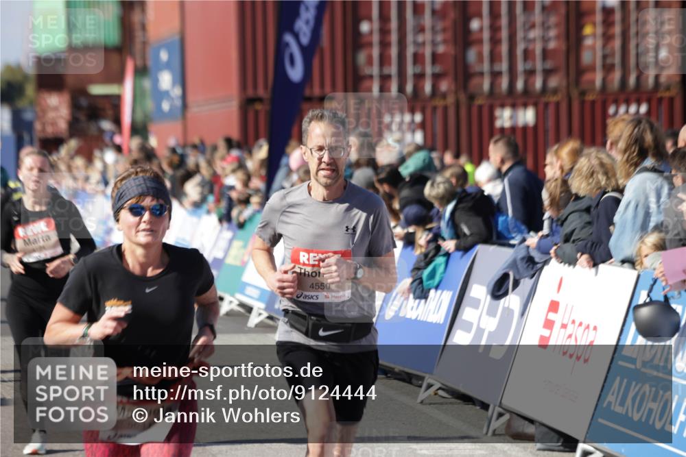 03.10.2025 - Köhlbrandbrückenlauf Jannik Wohlers http://msf.ph/oto/9124444 03.10.2025 13:06:23 Ziel 4124, 4550, 4658, 4659, 5563, 5641, 5970, 6193, 6323, 6850 meine-sportfotos.de