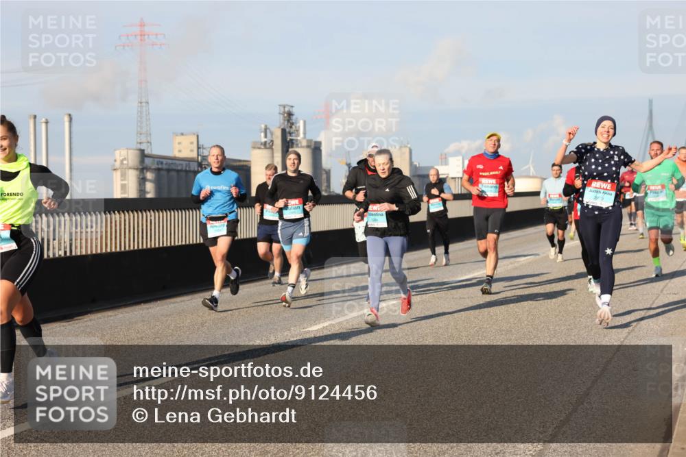 03.10.2025 - Köhlbrandbrückenlauf Lena Gebhardt http://msf.ph/oto/9124456 03.10.2025 09:45:53 Position 2 2024, 1284, 2979 meine-sportfotos.de