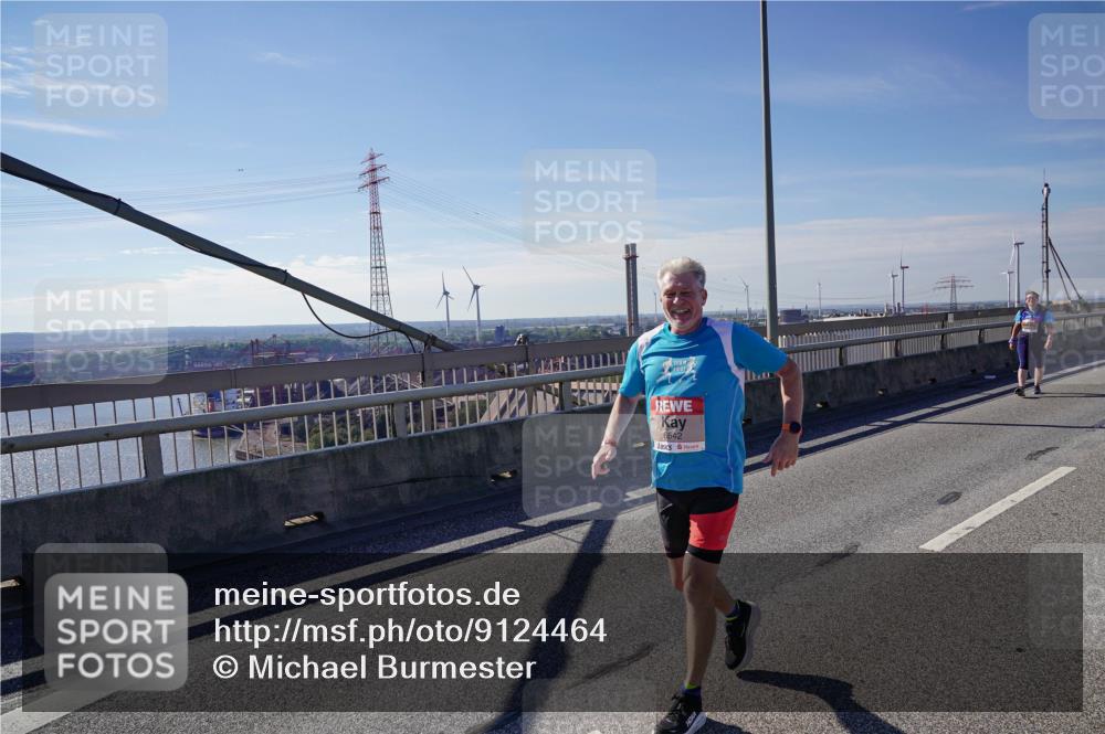 03.10.2025 - Köhlbrandbrückenlauf Michael Burmester http://msf.ph/oto/9124464 03.10.2025 13:07:33 Position 2 1961, 6542 meine-sportfotos.de