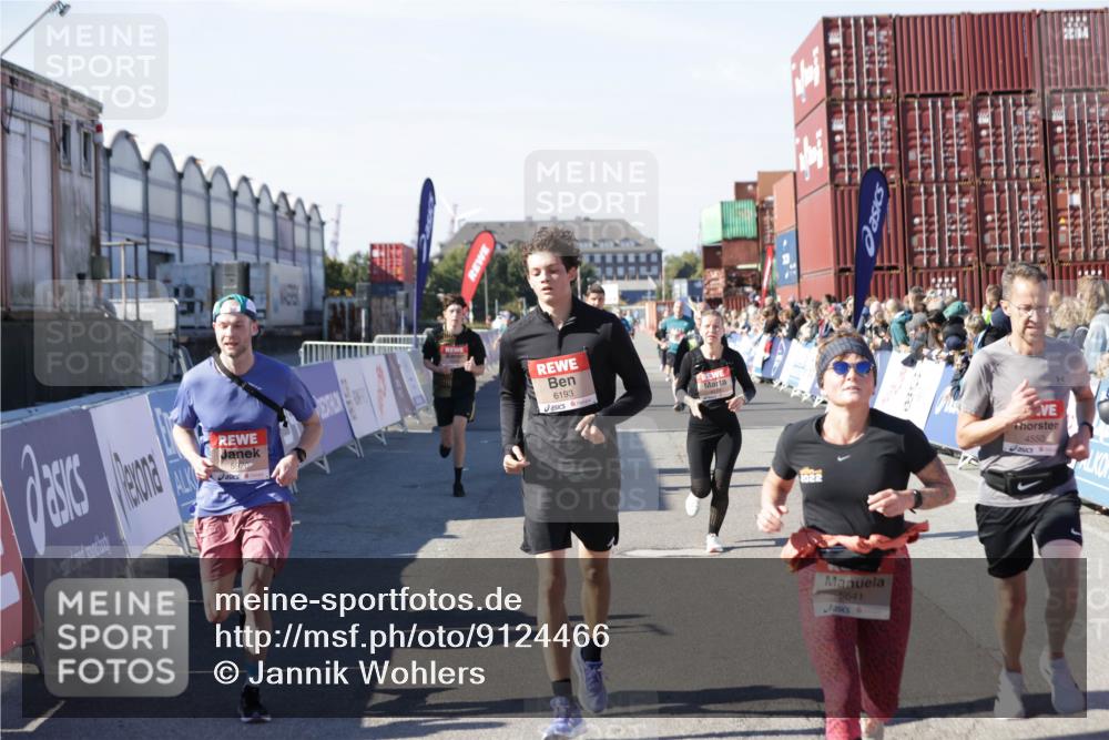 03.10.2025 - Köhlbrandbrückenlauf Jannik Wohlers http://msf.ph/oto/9124466 03.10.2025 13:06:24 Ziel 4124, 4396, 4550, 4658, 4659, 5563, 5641, 5970, 6193, 6850 meine-sportfotos.de