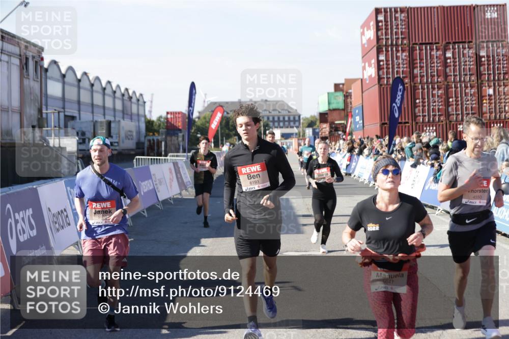 03.10.2025 - Köhlbrandbrückenlauf Jannik Wohlers http://msf.ph/oto/9124469 03.10.2025 13:06:24 Ziel 4124, 4396, 4550, 4658, 4659, 5563, 5641, 5970, 6193, 6850 meine-sportfotos.de