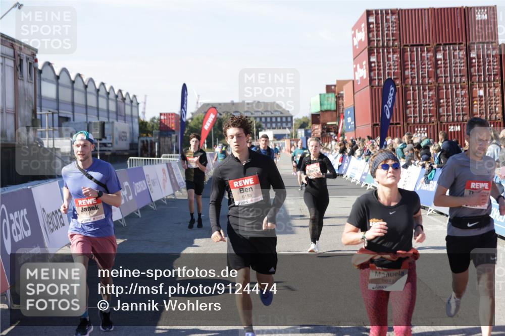 03.10.2025 - Köhlbrandbrückenlauf Jannik Wohlers http://msf.ph/oto/9124474 03.10.2025 13:06:24 Ziel 4124, 4396, 4550, 4658, 4659, 5563, 5641, 5970, 6193, 6850 meine-sportfotos.de