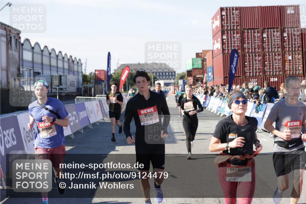 03.10.2025 - Köhlbrandbrückenlauf Jannik Wohlers http://msf.ph/oto/9124479 03.10.2025 13:06:24 Ziel 4124, 4396, 4550, 4658, 4659, 5563, 5641, 5970, 6193, 6850 meine-sportfotos.de