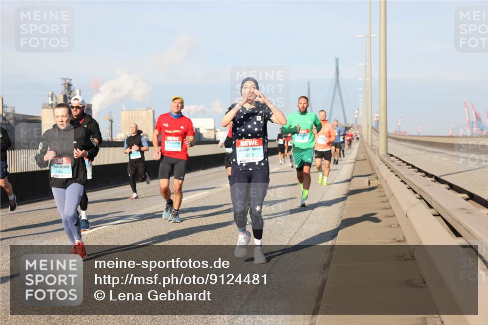 03.10.2025 - Köhlbrandbrückenlauf Lena Gebhardt http://msf.ph/oto/9124481 03.10.2025 09:45:54 Position 2 1284, 2979 meine-sportfotos.de
