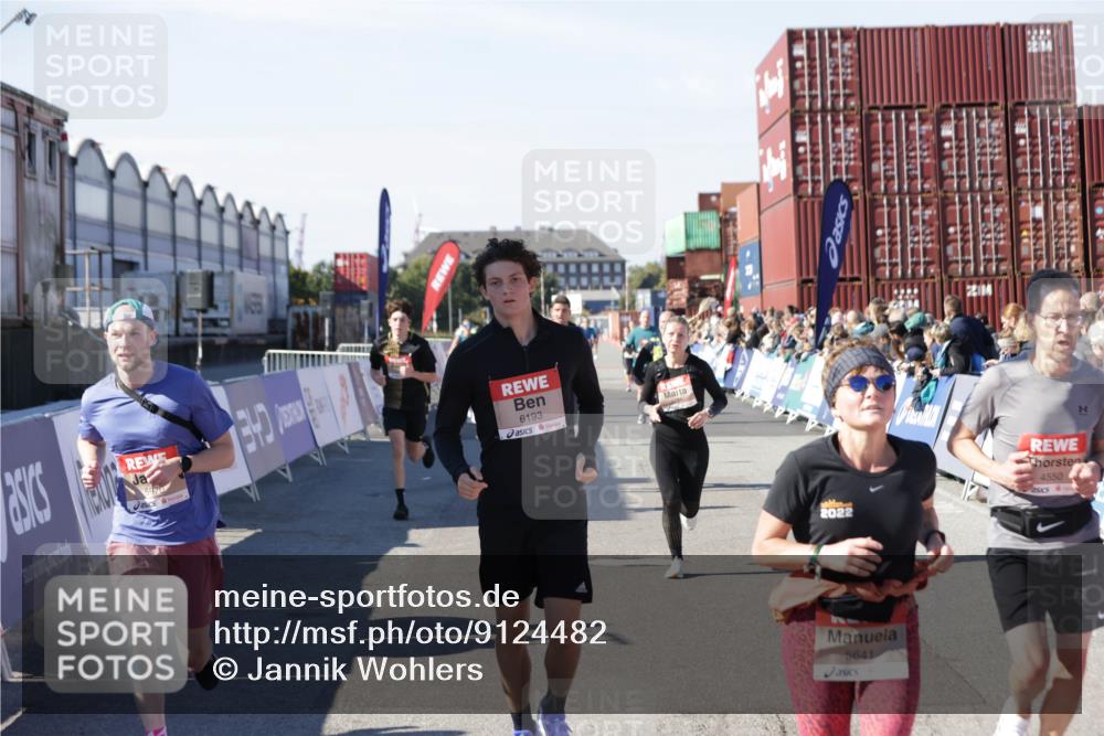 03.10.2025 - Köhlbrandbrückenlauf Jannik Wohlers http://msf.ph/oto/9124482 03.10.2025 13:06:24 Ziel 4124, 4396, 4550, 4658, 4659, 5563, 5641, 5970, 6193, 6850 meine-sportfotos.de