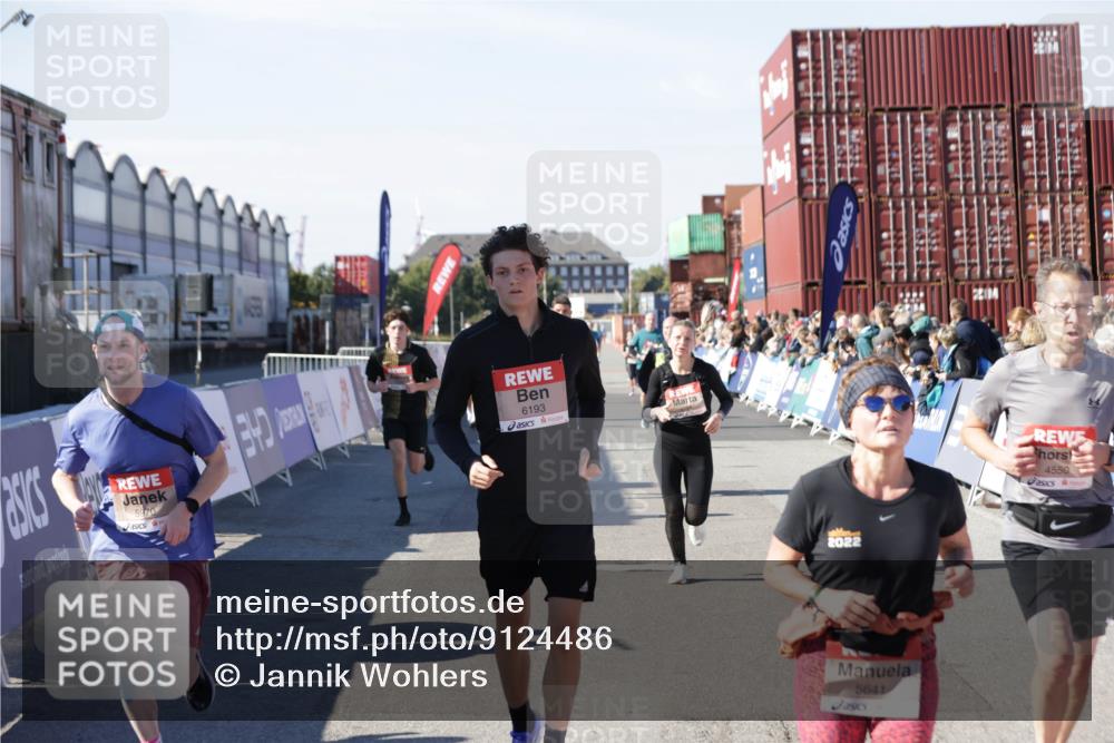 03.10.2025 - Köhlbrandbrückenlauf Jannik Wohlers http://msf.ph/oto/9124486 03.10.2025 13:06:24 Ziel 4124, 4396, 4550, 4658, 4659, 5563, 5641, 5970, 6193, 6850 meine-sportfotos.de