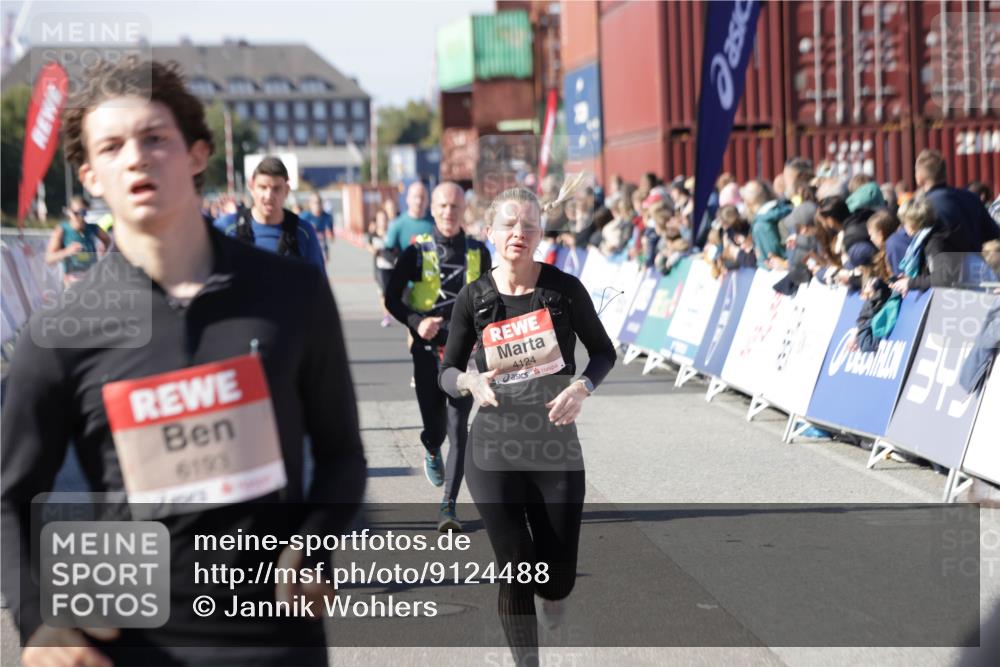 03.10.2025 - Köhlbrandbrückenlauf Jannik Wohlers http://msf.ph/oto/9124488 03.10.2025 13:06:25 Ziel 4124, 4396, 4550, 4658, 4659, 5563, 5641, 5970, 6193, 6850 meine-sportfotos.de
