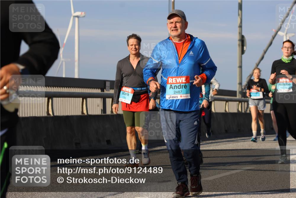 03.10.2025 - Köhlbrandbrückenlauf Strokosch-Dieckow http://msf.ph/oto/9124489 03.10.2025 10:05:08 Position 2 1256, 2487, 2159 meine-sportfotos.de