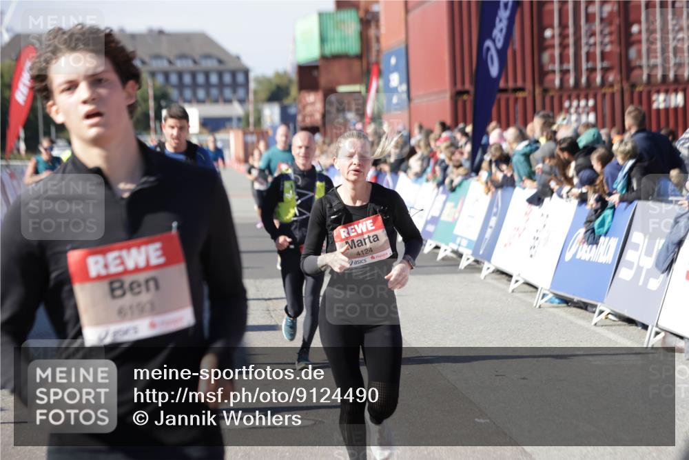 03.10.2025 - Köhlbrandbrückenlauf Jannik Wohlers http://msf.ph/oto/9124490 03.10.2025 13:06:25 Ziel 4124, 4396, 4550, 4658, 4659, 5563, 5641, 5970, 6193, 6850 meine-sportfotos.de