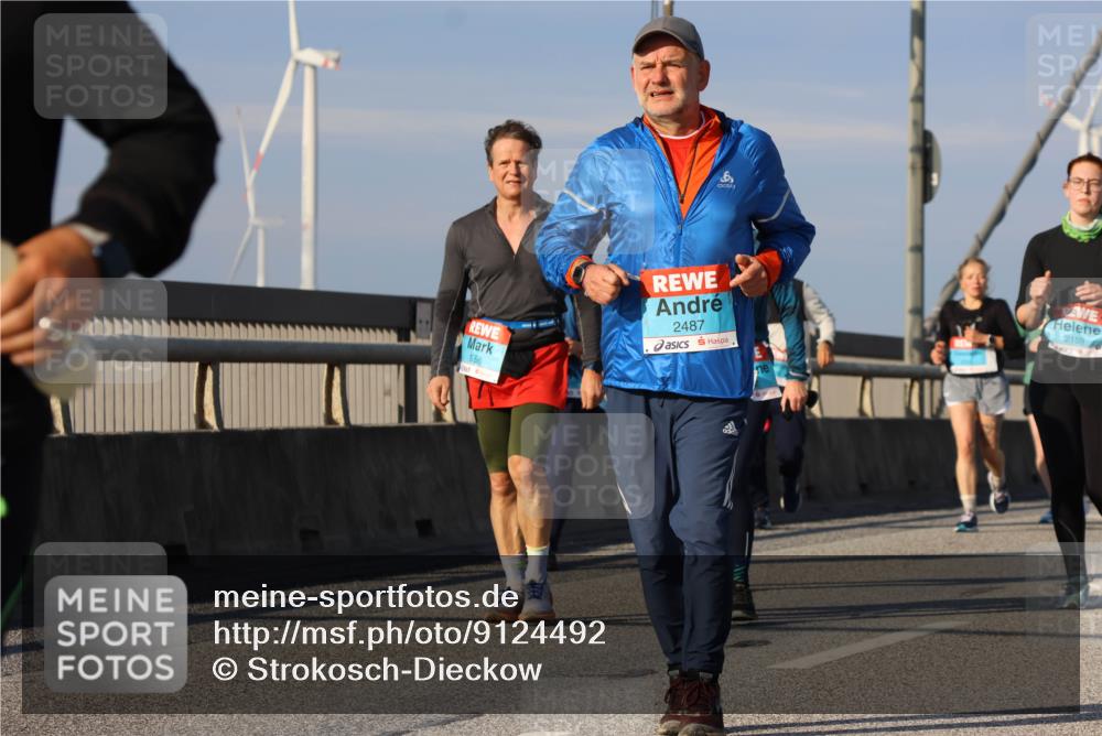 03.10.2025 - Köhlbrandbrückenlauf Strokosch-Dieckow http://msf.ph/oto/9124492 03.10.2025 10:05:08 Position 2 1256, 2487, 21596 meine-sportfotos.de