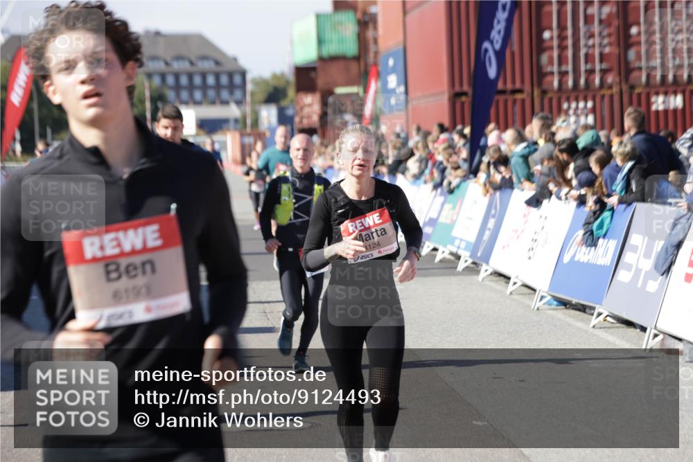 03.10.2025 - Köhlbrandbrückenlauf Jannik Wohlers http://msf.ph/oto/9124493 03.10.2025 13:06:25 Ziel 4124, 4396, 4550, 4658, 4659, 5563, 5641, 5970, 6193, 6850 meine-sportfotos.de
