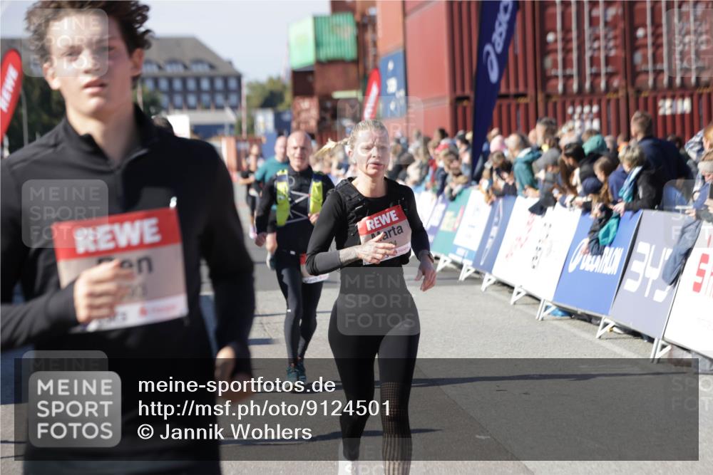 03.10.2025 - Köhlbrandbrückenlauf Jannik Wohlers http://msf.ph/oto/9124501 03.10.2025 13:06:25 Ziel 4124, 4396, 4550, 4658, 4659, 5563, 5641, 5970, 6193, 6850 meine-sportfotos.de