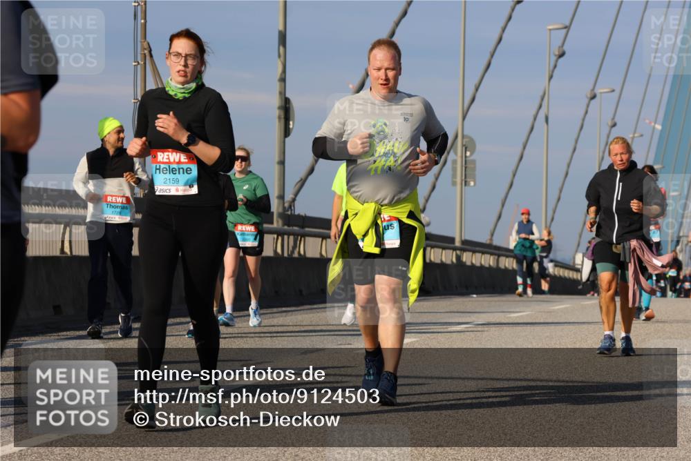 03.10.2025 - Köhlbrandbrückenlauf Strokosch-Dieckow http://msf.ph/oto/9124503 03.10.2025 10:05:11 Position 2 1729, 2159, 2260, 100 meine-sportfotos.de