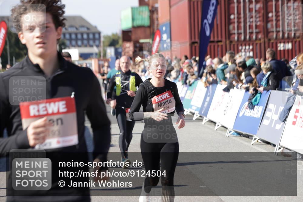 03.10.2025 - Köhlbrandbrückenlauf Jannik Wohlers http://msf.ph/oto/9124504 03.10.2025 13:06:25 Ziel 4124, 4396, 4550, 4658, 4659, 5563, 5641, 5970, 6193, 6850 meine-sportfotos.de