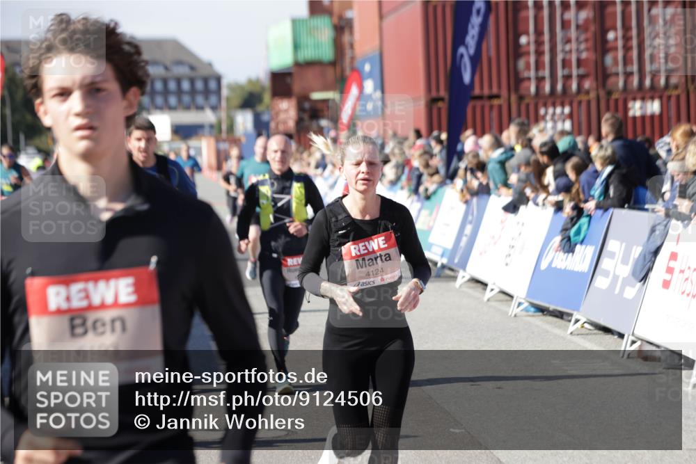 03.10.2025 - Köhlbrandbrückenlauf Jannik Wohlers http://msf.ph/oto/9124506 03.10.2025 13:06:25 Ziel 4124, 4396, 4550, 4658, 4659, 5563, 5641, 5970, 6193, 6850 meine-sportfotos.de