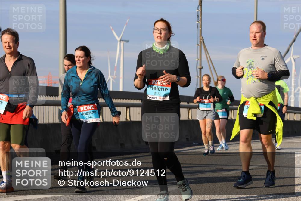 03.10.2025 - Köhlbrandbrückenlauf Strokosch-Dieckow http://msf.ph/oto/9124512 03.10.2025 10:05:12 Position 2 2442, 2159, 10 meine-sportfotos.de