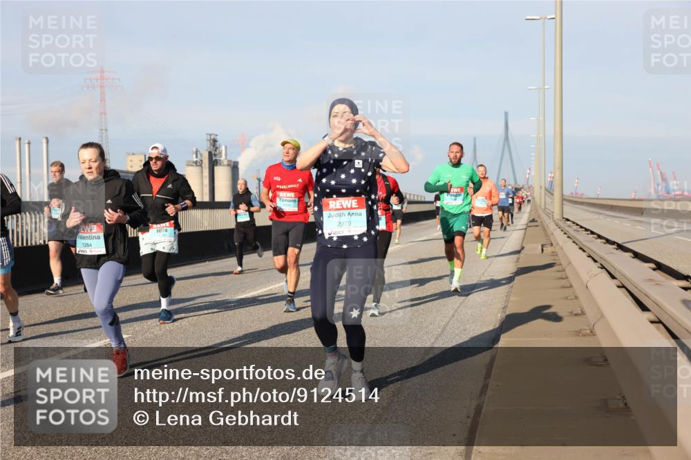 03.10.2025 - Köhlbrandbrückenlauf Lena Gebhardt http://msf.ph/oto/9124514 03.10.2025 09:45:55 Position 2 1284, 2979 meine-sportfotos.de
