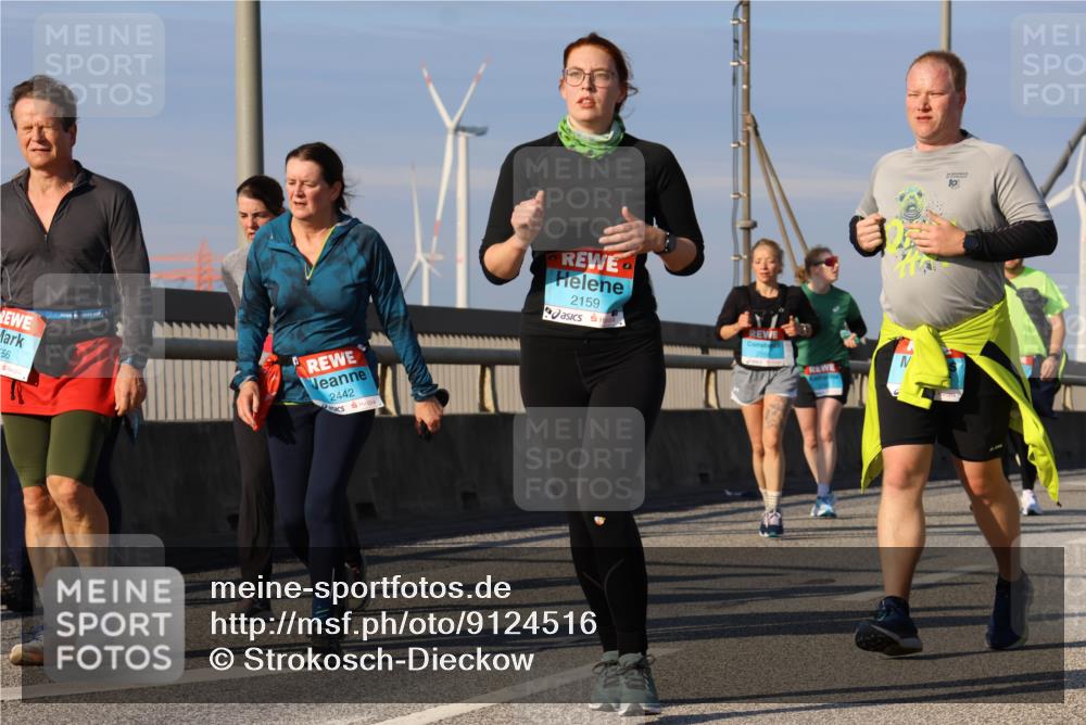 03.10.2025 - Köhlbrandbrückenlauf Strokosch-Dieckow http://msf.ph/oto/9124516 03.10.2025 10:05:12 Position 2 56, 2442, 2159, 10 meine-sportfotos.de