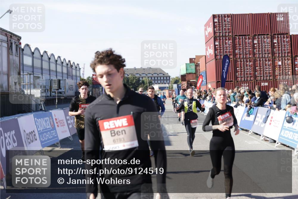 03.10.2025 - Köhlbrandbrückenlauf Jannik Wohlers http://msf.ph/oto/9124519 03.10.2025 13:06:26 Ziel 4015, 4122, 4124, 4396, 4550, 4658, 4659, 5563, 5641, 5970, 6193 meine-sportfotos.de