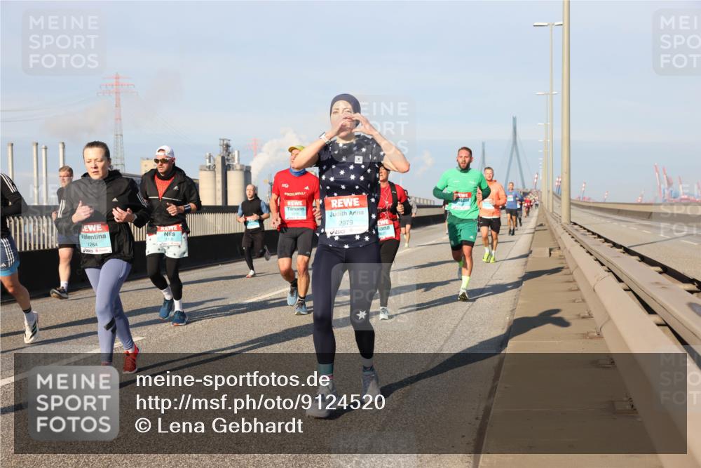 03.10.2025 - Köhlbrandbrückenlauf Lena Gebhardt http://msf.ph/oto/9124520 03.10.2025 09:45:55 Position 2 1284, 1219, 2979 meine-sportfotos.de