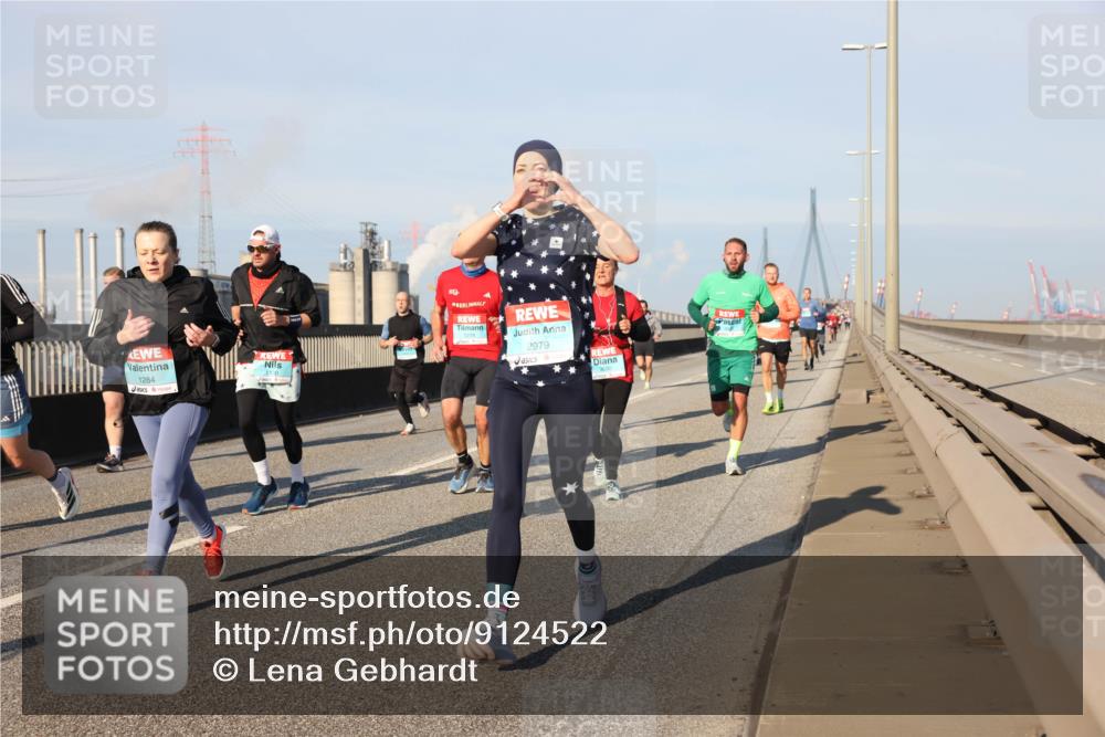 03.10.2025 - Köhlbrandbrückenlauf Lena Gebhardt http://msf.ph/oto/9124522 03.10.2025 09:45:55 Position 2 1284, 113, 2979 meine-sportfotos.de