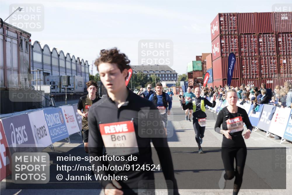 03.10.2025 - Köhlbrandbrückenlauf Jannik Wohlers http://msf.ph/oto/9124524 03.10.2025 13:06:26 Ziel 4015, 4122, 4124, 4396, 4550, 4658, 4659, 5563, 5641, 5970, 6193 meine-sportfotos.de