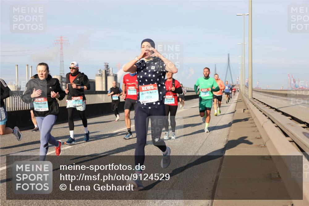 03.10.2025 - Köhlbrandbrückenlauf Lena Gebhardt http://msf.ph/oto/9124529 03.10.2025 09:45:55 Position 2 1284, 2979 meine-sportfotos.de