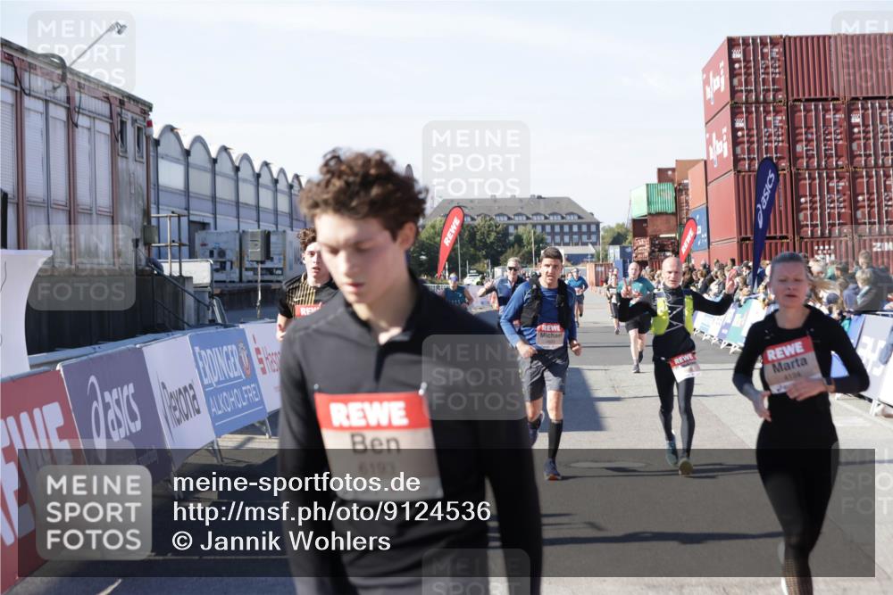 03.10.2025 - Köhlbrandbrückenlauf Jannik Wohlers http://msf.ph/oto/9124536 03.10.2025 13:06:26 Ziel 4015, 4122, 4124, 4396, 4550, 4658, 4659, 5563, 5641, 5970, 6193 meine-sportfotos.de