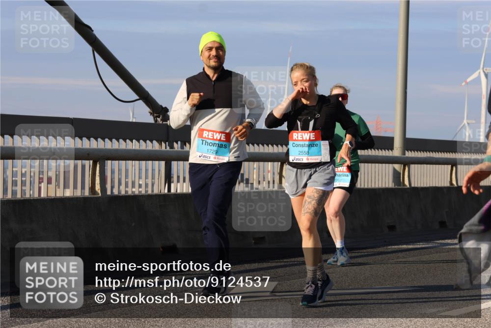 03.10.2025 - Köhlbrandbrückenlauf Strokosch-Dieckow http://msf.ph/oto/9124537 03.10.2025 10:05:17 Position 2 1729, 2558, 2260 meine-sportfotos.de