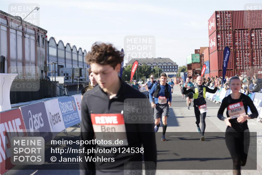 03.10.2025 - Köhlbrandbrückenlauf Jannik Wohlers http://msf.ph/oto/9124538 03.10.2025 13:06:26 Ziel 4015, 4122, 4124, 4396, 4550, 4658, 4659, 5563, 5641, 5970, 6193 meine-sportfotos.de