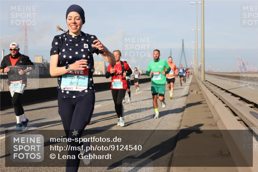 03.10.2025 - Köhlbrandbrückenlauf Lena Gebhardt http://msf.ph/oto/9124540 03.10.2025 09:45:55 Position 2 2979 meine-sportfotos.de