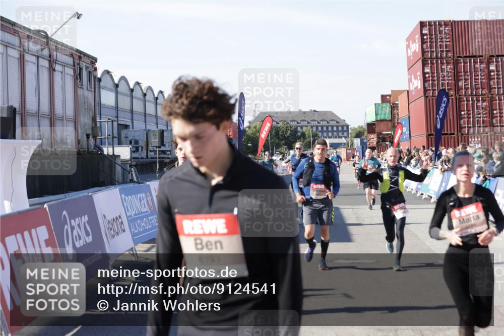 03.10.2025 - Köhlbrandbrückenlauf Jannik Wohlers http://msf.ph/oto/9124541 03.10.2025 13:06:26 Ziel 4015, 4122, 4124, 4396, 4550, 4658, 4659, 5563, 5641, 5970, 6193 meine-sportfotos.de