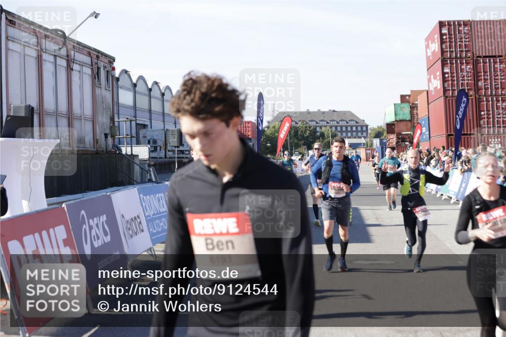 03.10.2025 - Köhlbrandbrückenlauf Jannik Wohlers http://msf.ph/oto/9124544 03.10.2025 13:06:26 Ziel 4015, 4122, 4124, 4396, 4550, 4658, 4659, 5563, 5641, 5970, 6193 meine-sportfotos.de