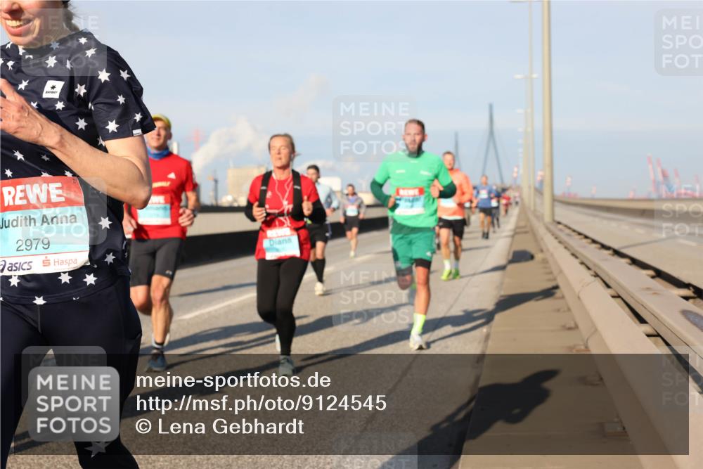 03.10.2025 - Köhlbrandbrückenlauf Lena Gebhardt http://msf.ph/oto/9124545 03.10.2025 09:45:55 Position 2 2979 meine-sportfotos.de