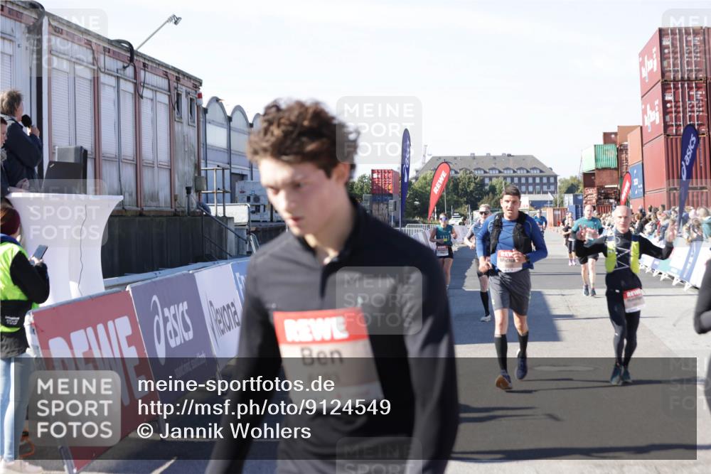 03.10.2025 - Köhlbrandbrückenlauf Jannik Wohlers http://msf.ph/oto/9124549 03.10.2025 13:06:27 Ziel 4015, 4122, 4124, 4396, 4550, 4658, 4659, 5563, 5641, 5970, 6193 meine-sportfotos.de