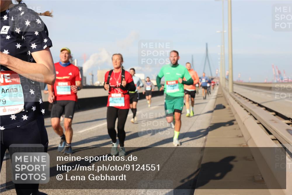 03.10.2025 - Köhlbrandbrückenlauf Lena Gebhardt http://msf.ph/oto/9124551 03.10.2025 09:45:55 Position 2 79 meine-sportfotos.de
