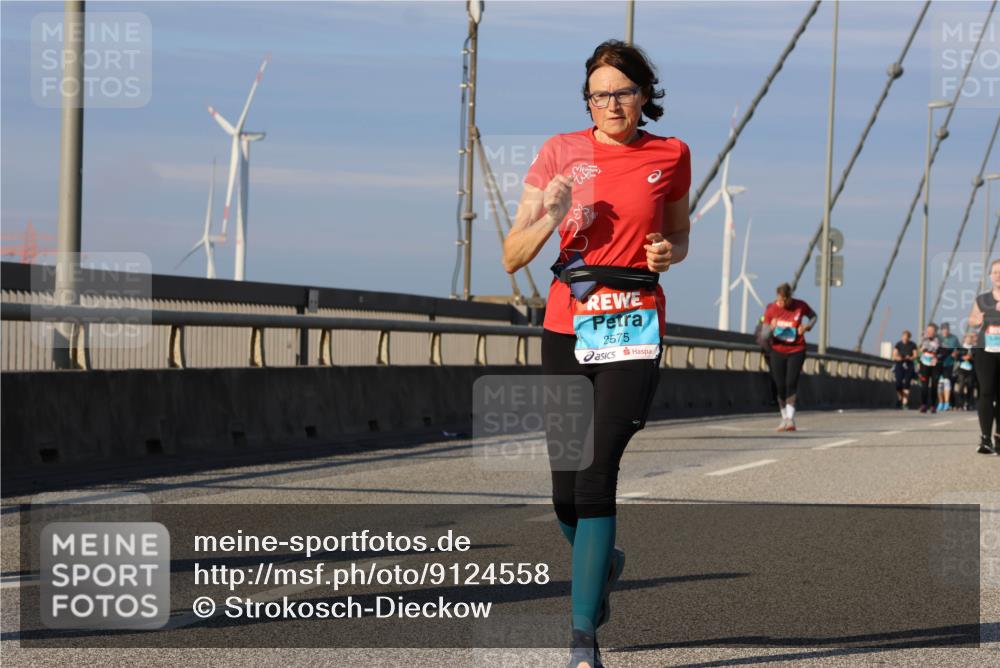 03.10.2025 - Köhlbrandbrückenlauf Strokosch-Dieckow http://msf.ph/oto/9124558 03.10.2025 10:05:21 Position 2 2575 meine-sportfotos.de